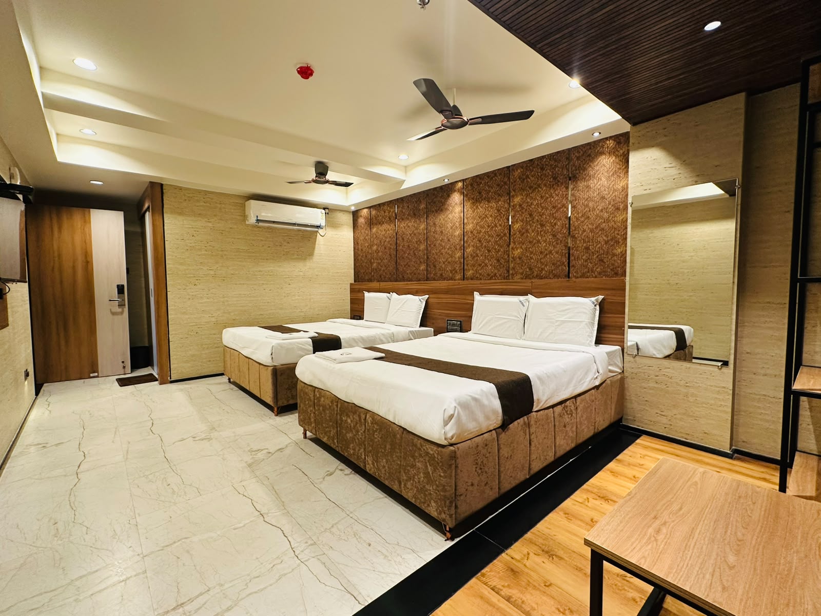 Deluxe Delight room for up to four guests at Hotel Keys Delight — photo 2