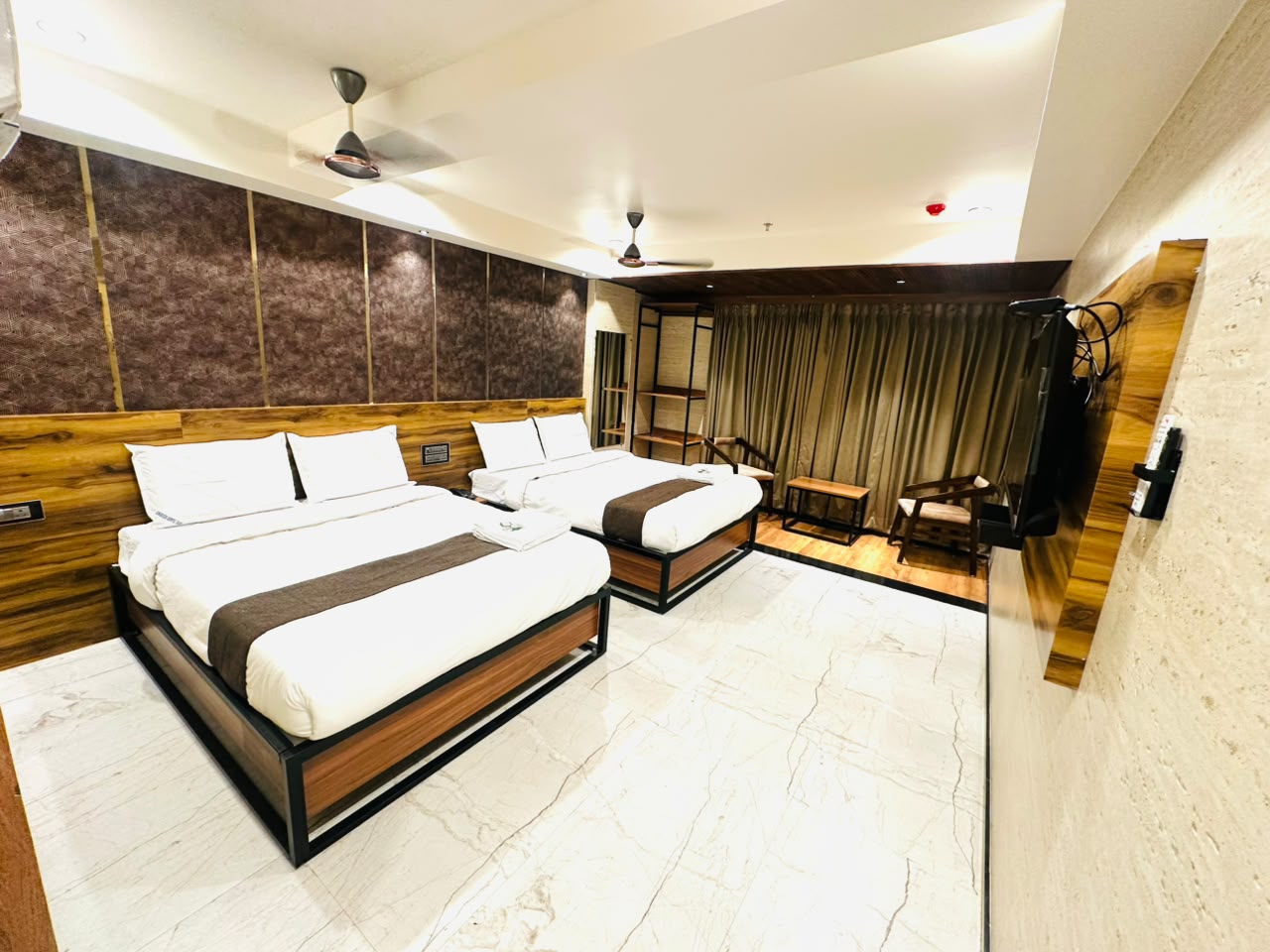 Deluxe Delight room for up to four guests at Hotel Keys Delight — photo 5