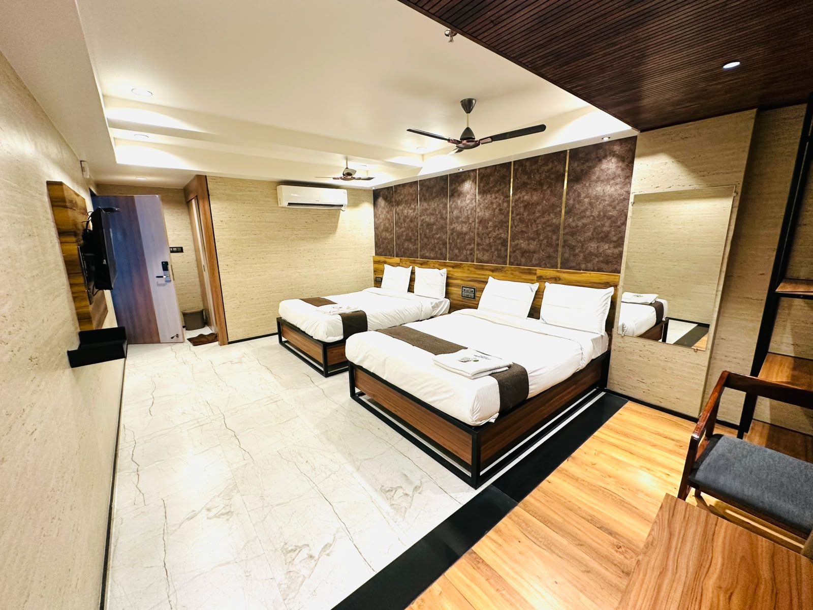 Deluxe Delight room for up to four guests at Hotel Keys Delight — photo 3