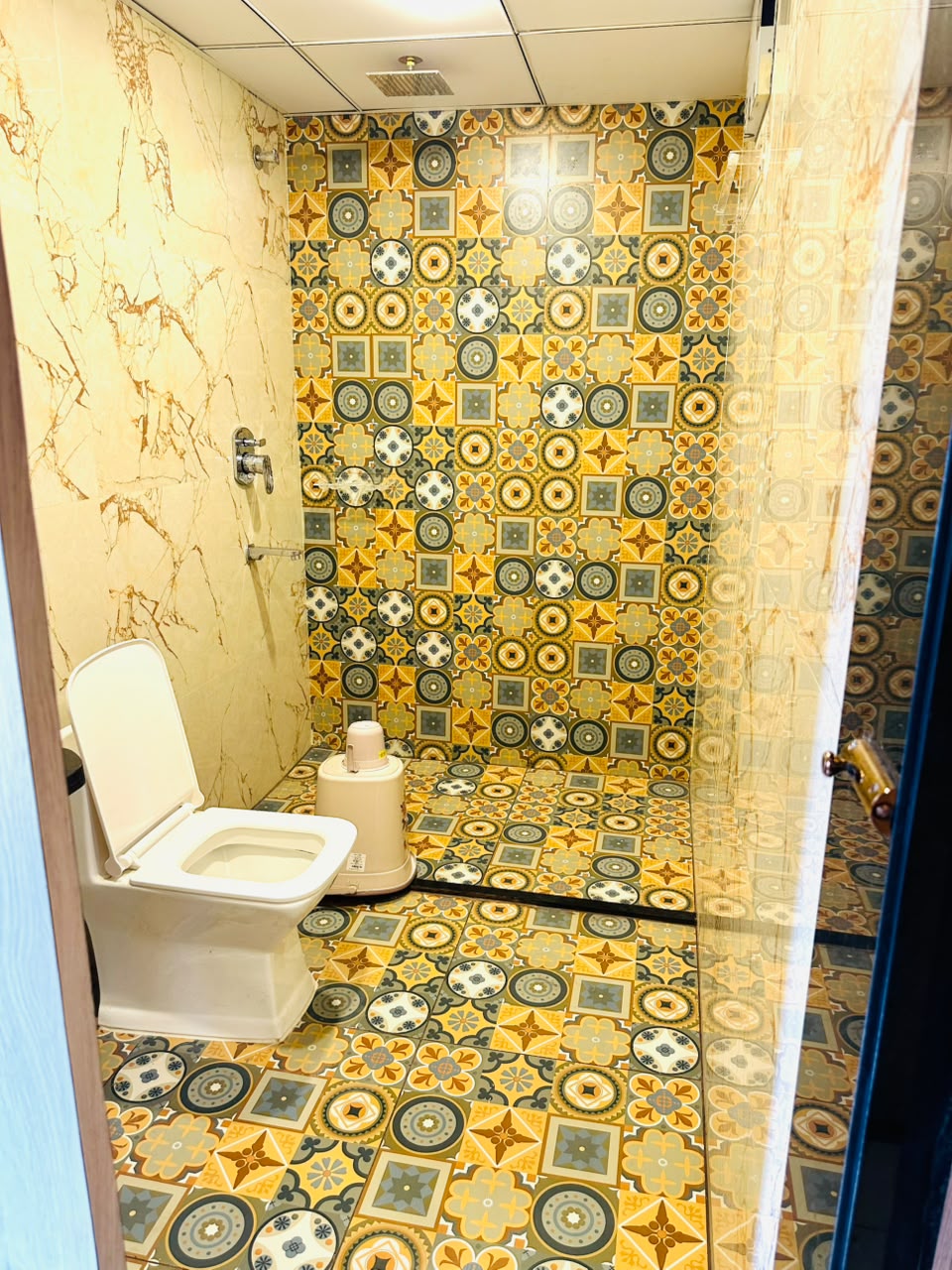 Guest bathroom at Hotel Keys Delight — photo 3
