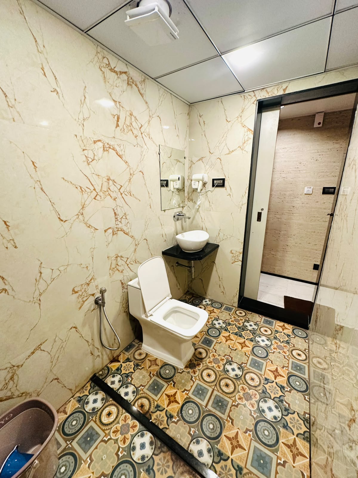 Guest bathroom at Hotel Keys Delight — photo 1