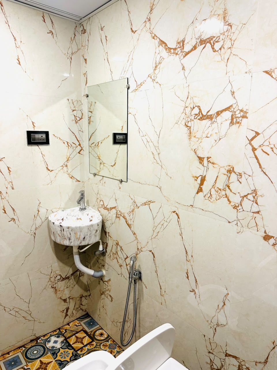 Guest bathroom at Hotel Keys Delight — photo 2
